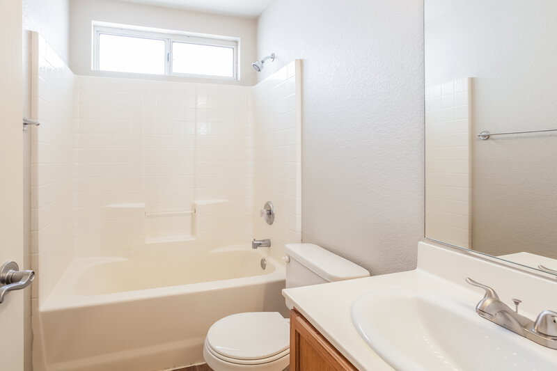 1,855/Mo, 6036 Soft Springs Ave Las Vegas, NV 89130 Bathroom View