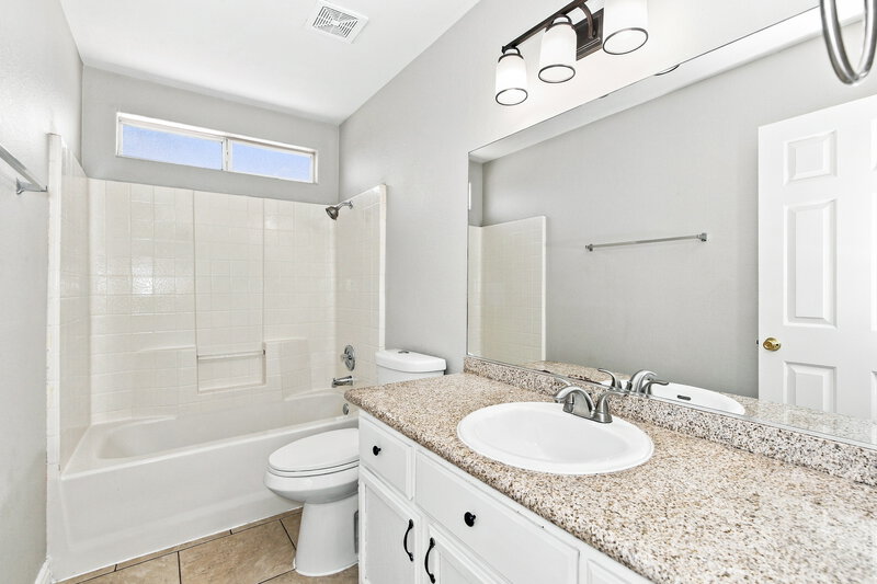 1,965/Mo, 7533 Hickory Hills Dr Las Vegas, NV 89130 Bathroom View