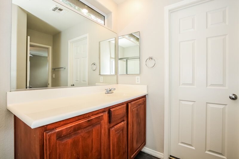 1,790/Mo, 977 Alfonso Ave Henderson, NV 89015 Main Bathroom View 2