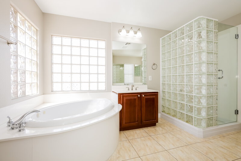 2,775/Mo, 2640 Slide Canyon Ave North Las Vegas, NV 89081 Main Bathroom View