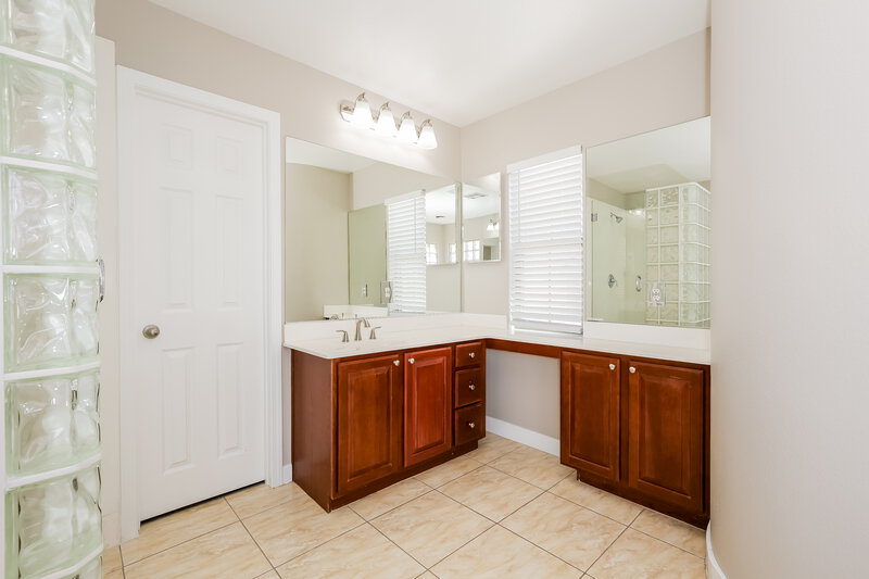 2,775/Mo, 2640 Slide Canyon Ave North Las Vegas, NV 89081 Main Bathroom View 2