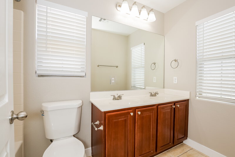 2,775/Mo, 2640 Slide Canyon Ave North Las Vegas, NV 89081 Bathroom View