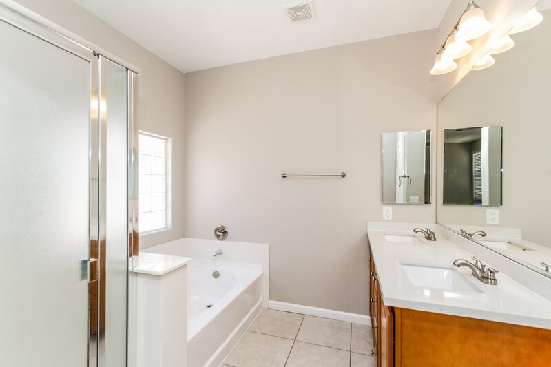 2,135/Mo, 3436 Palatine Hills Avenue North Las Vegas, NV 89081 Main Bathroom View