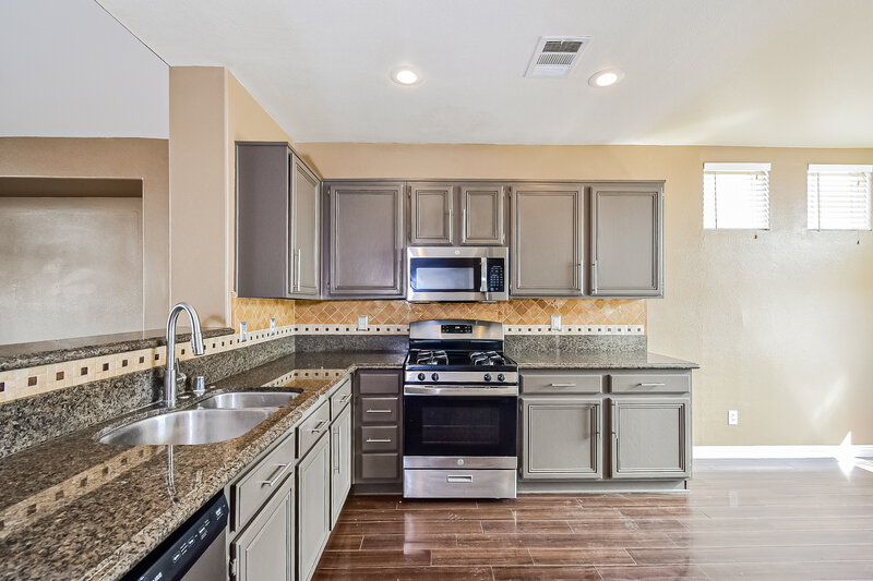 2,420/Mo, 410 Maritocca Ave North Las Vegas, NV 89031 Kitchen View