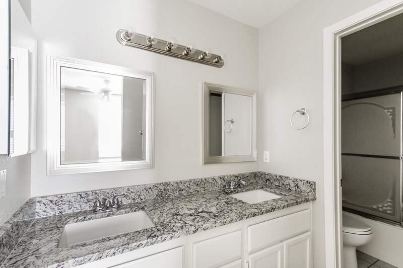 2,080/Mo, 333 Quince Court Henderson, NV 89002 Master Bathroom View