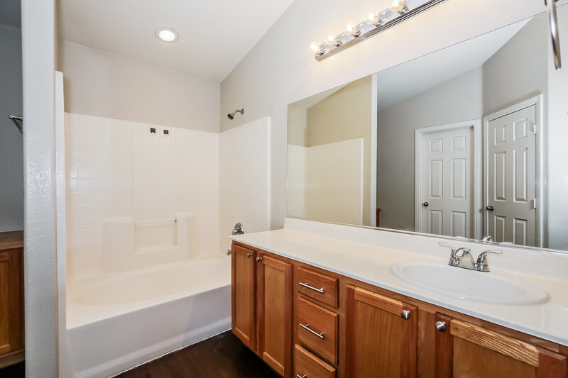 2,990/Mo, 6140 Withrow Downs St North Las Vegas, NV 89081 Bathroom View