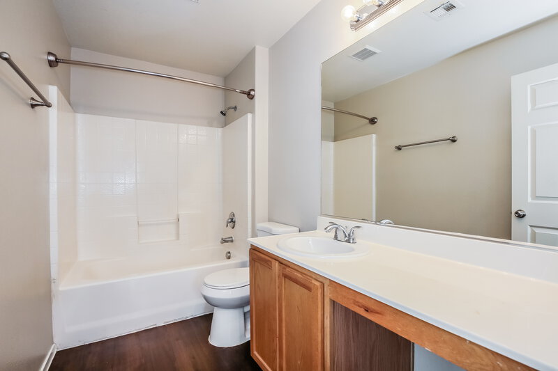 2,990/Mo, 6140 Withrow Downs St North Las Vegas, NV 89081 Bathroom View 2