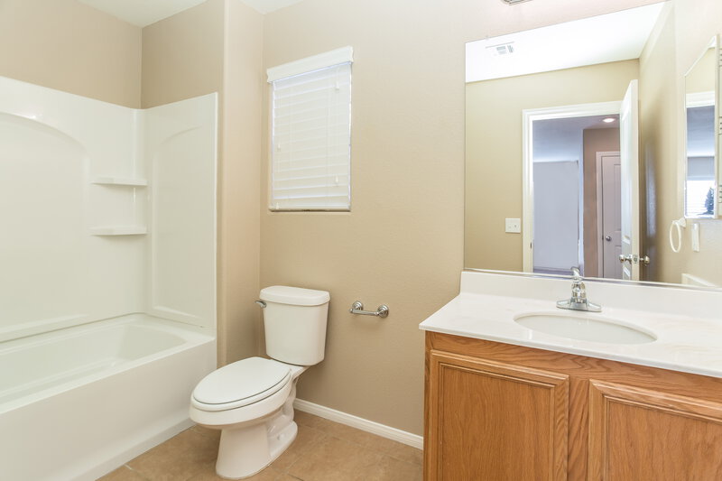 2,325/Mo, 10731 Iona Island Ave Las Vegas, NV 89166 Bathroom View