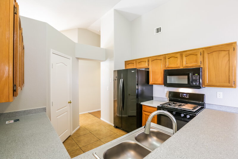 1,980/Mo, 3416 Helmsley Ave North Las Vegas, NV 89031 Kitchen View