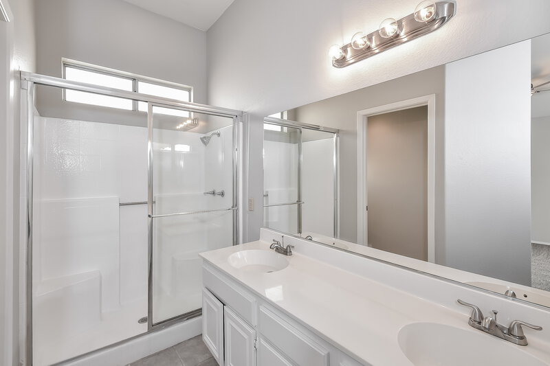 2,920/Mo, 5244 Del Lago Dr Las Vegas, NV 89130 Main Bathroom View