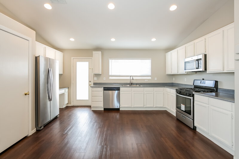 2,070/Mo, 438 River Glider Avenue North Las Vegas, NV 89084 Kitchen View