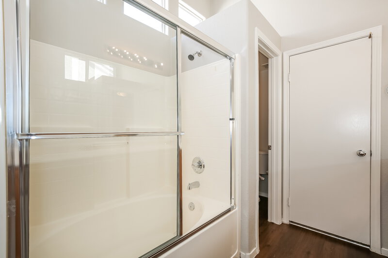 1,925/Mo, 438 River Glider Avenue North Las Vegas, NV 89084 Main Bathroom View