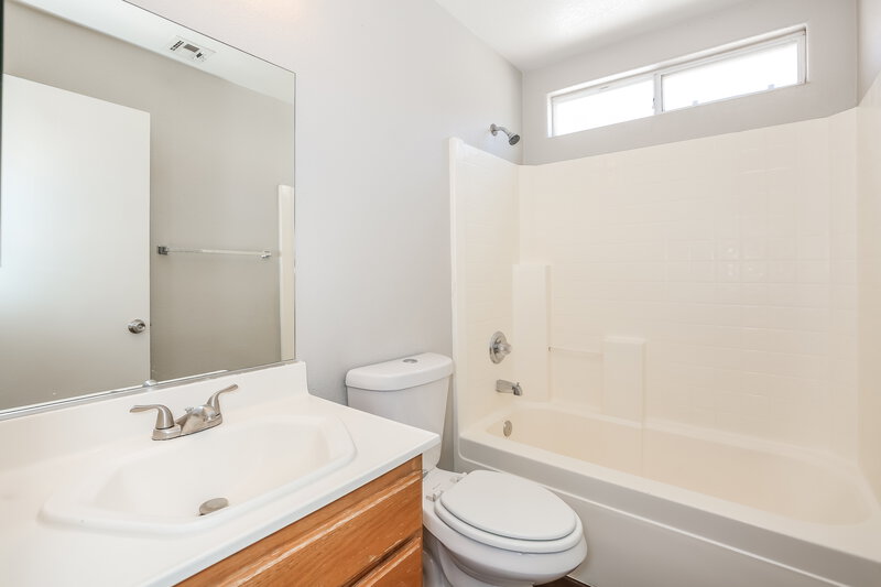 1,925/Mo, 438 River Glider Avenue North Las Vegas, NV 89084 Bathroom View