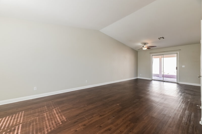 1,975/Mo, 4030 Red Coach Ave North Las Vegas, NV 89031 Living Room View 2
