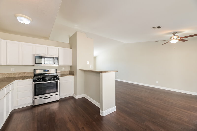 1,975/Mo, 4030 Red Coach Ave North Las Vegas, NV 89031 Kitchen View