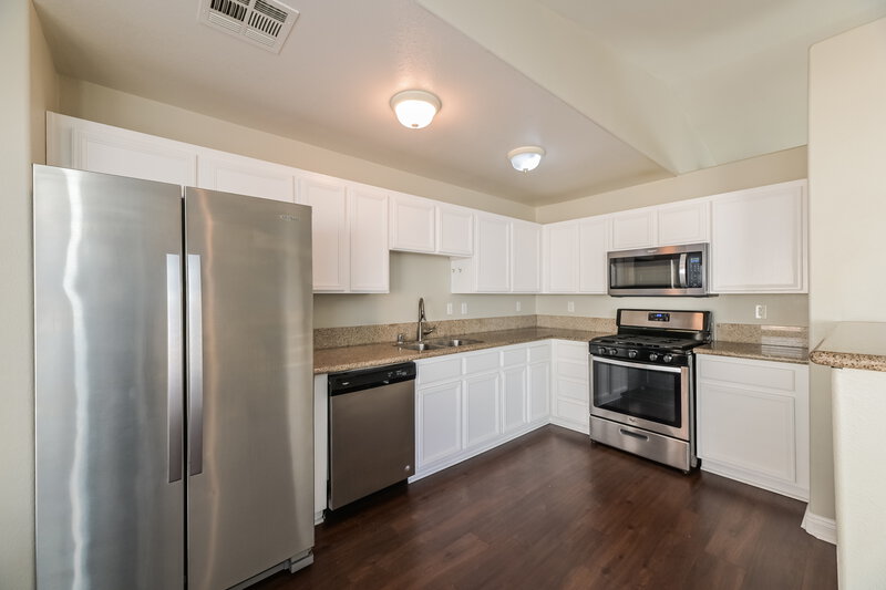 1,975/Mo, 4030 Red Coach Ave North Las Vegas, NV 89031 Kitchen View 2