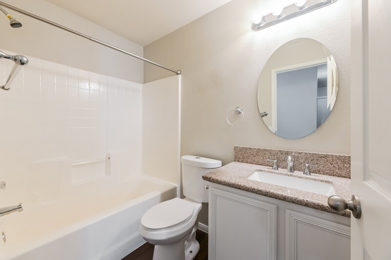 1,975/Mo, 4030 Red Coach Ave North Las Vegas, NV 89031 Bathroom View