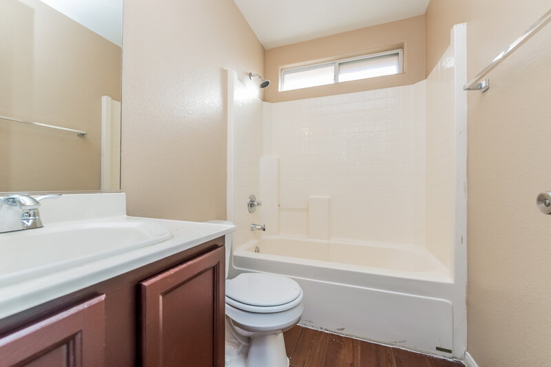 1,865/Mo, 3012 Sunrise Bay Avenue North Las Vegas, NV 89031 Bathroom View