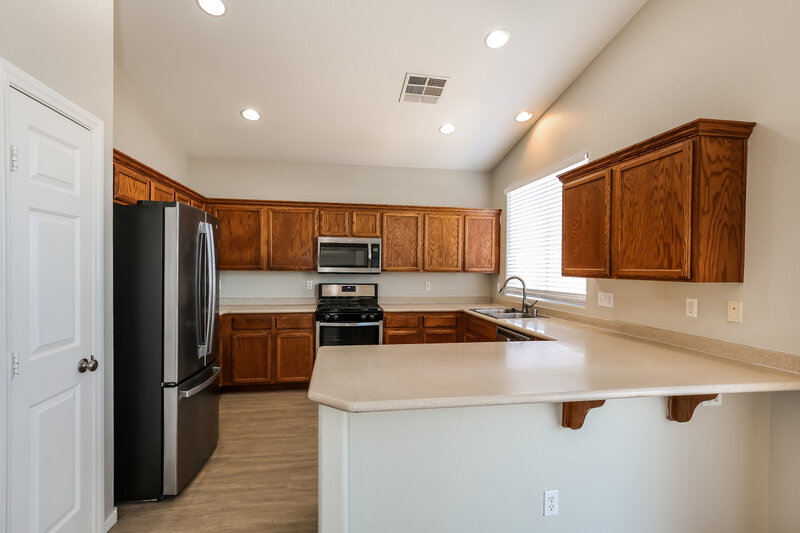 2,265/Mo, 6504 Casamar St North Las Vegas, NV 89086 Kitchen View
