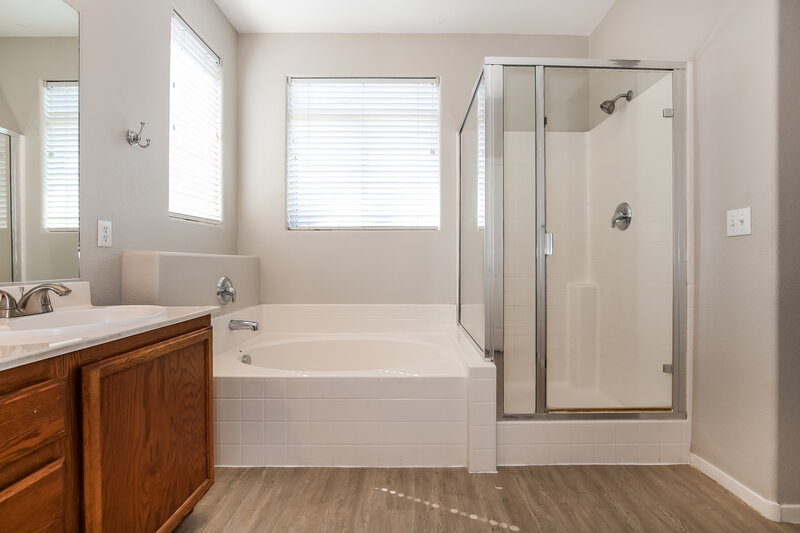 2,265/Mo, 6504 Casamar St North Las Vegas, NV 89086 Main Bathroom View 2