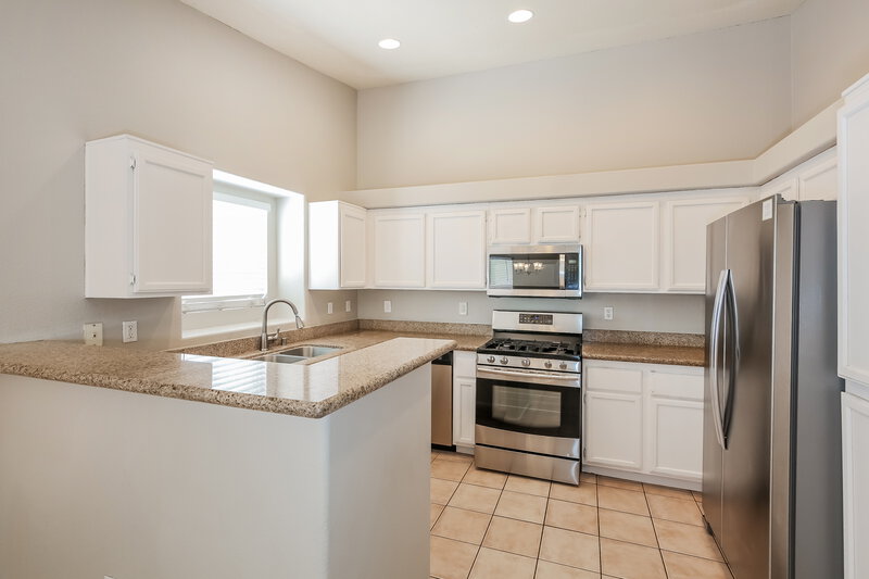 2,030/Mo, 2103 Point Morada Ave North Las Vegas, NV 89031 Kitchen View