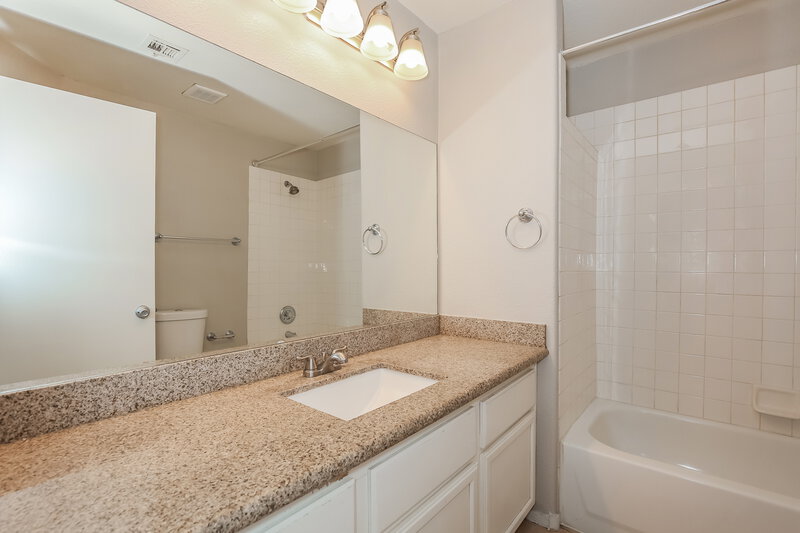 2,030/Mo, 2103 Point Morada Ave North Las Vegas, NV 89031 Bathroom View