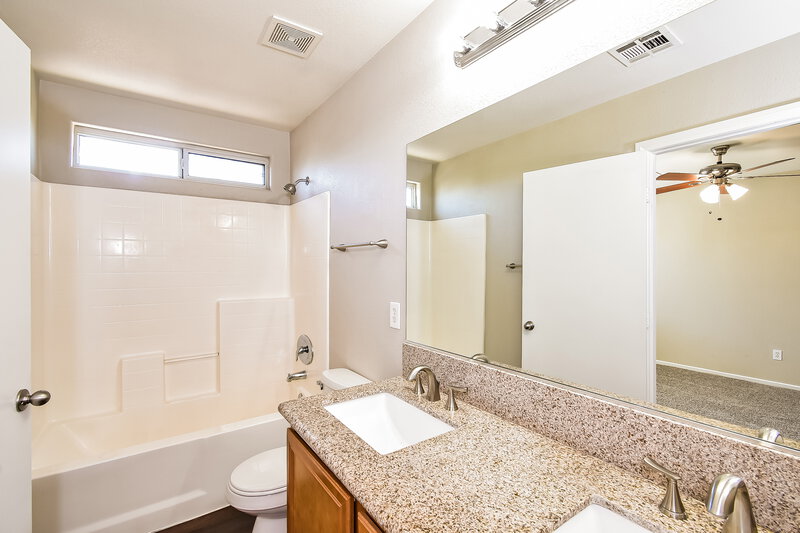 2,150/Mo, 4933 Royal Lake Ave Las Vegas, NV 89131 Main Bathroom View