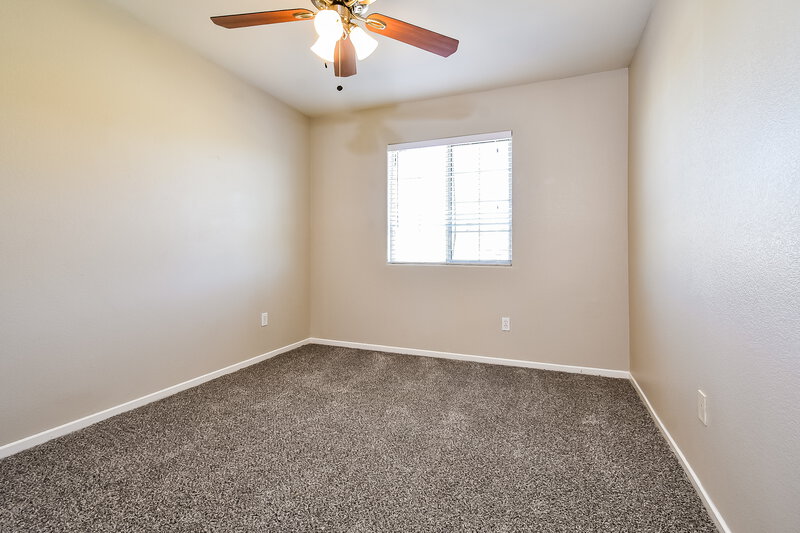 2,150/Mo, 4933 Royal Lake Ave Las Vegas, NV 89131 Bedroom View 3