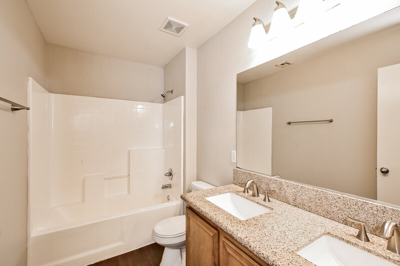 2,150/Mo, 4933 Royal Lake Ave Las Vegas, NV 89131 Bathroom View