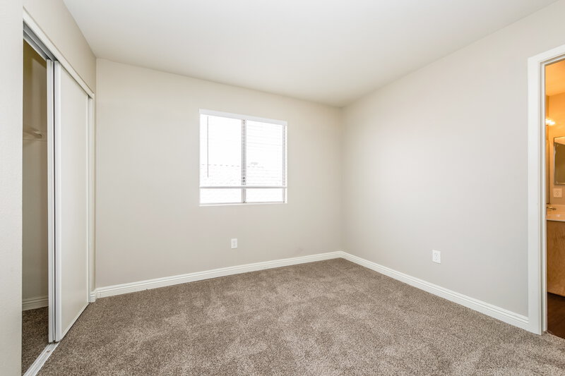 1,885/Mo, 4501 Bradpoint Dr Las Vegas, NV 89130 Bedroom View