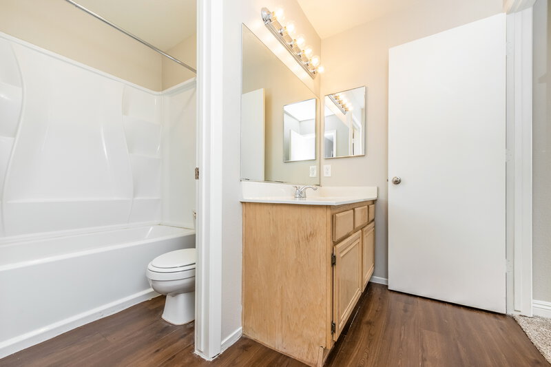 1,885/Mo, 4501 Bradpoint Dr Las Vegas, NV 89130 Bathroom View 2