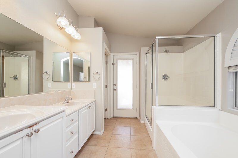 2,185/Mo, 324 Orchid Oasis Ave North Las Vegas, NV 89031 Main Bathroom View