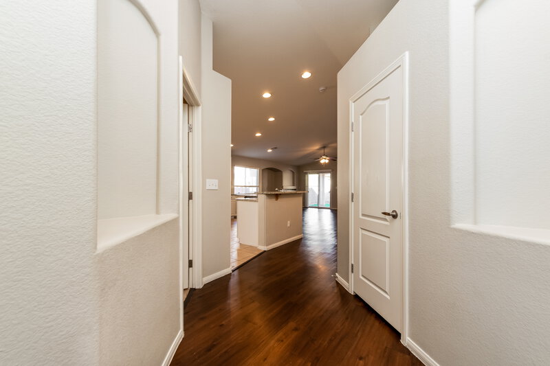 2,185/Mo, 324 Orchid Oasis Ave North Las Vegas, NV 89031 Hallway View