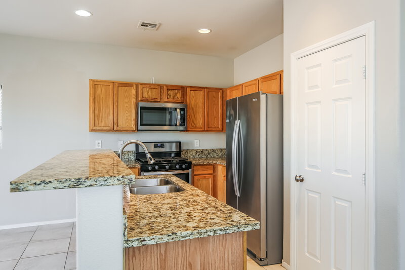 2,355/Mo, 3752 Hollycroft Dr North Las Vegas, NV 89081 Kitchen View 2
