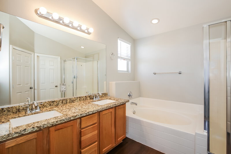 2,355/Mo, 3752 Hollycroft Dr North Las Vegas, NV 89081 Main Bathroom View