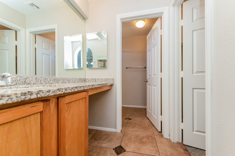 2,345/Mo, 5305 Santa Fe Heights St. North Las Vegas, NV 89081 Main Bathroom View