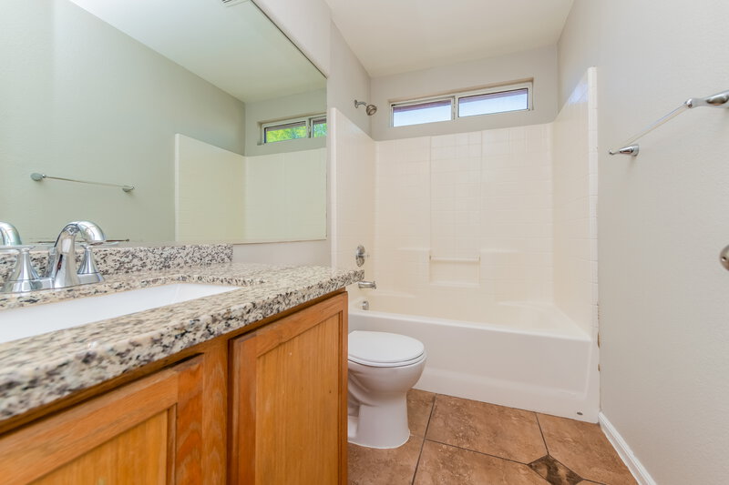2,345/Mo, 5305 Santa Fe Heights St. North Las Vegas, NV 89081 Bathroom View