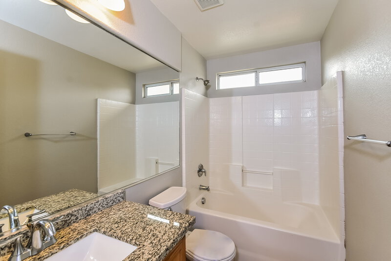 2,370/Mo, 5305 Santa Fe Heights St. North Las Vegas, NV 89081 Bathroom View