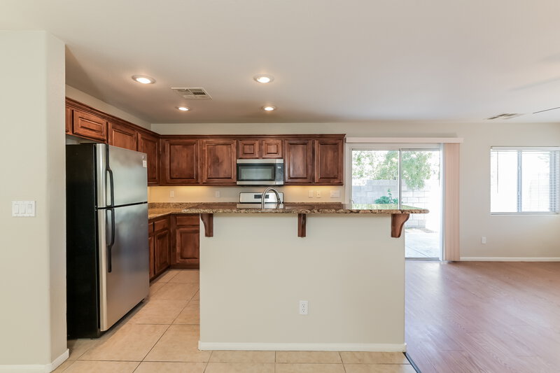 2,070/Mo, 10528 Mojave Ridge Ct Las Vegas, NV 89183 Kitchen View 2