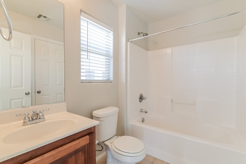 2,070/Mo, 10528 Mojave Ridge Ct Las Vegas, NV 89183 Bathroom View