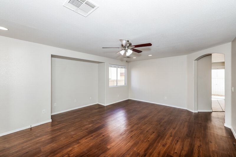2,025/Mo, 6015 Ambleshire Ave Las Vegas, NV 89139 Living Room View