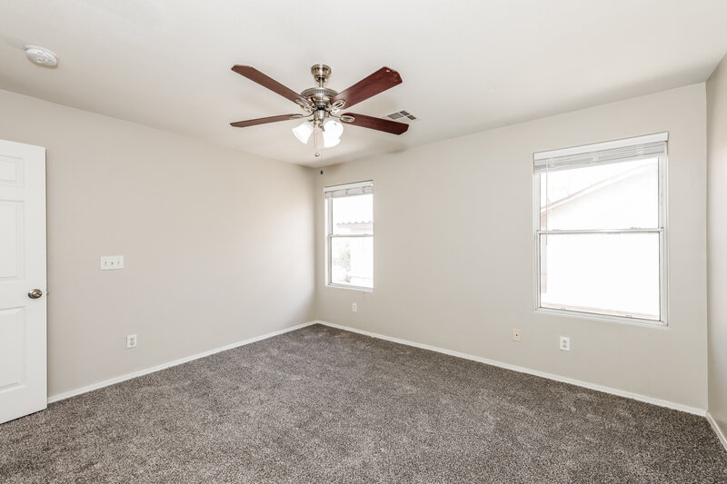2,025/Mo, 6015 Ambleshire Ave Las Vegas, NV 89139 Main Bedroom View