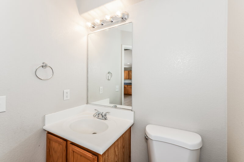 2,025/Mo, 6015 Ambleshire Ave Las Vegas, NV 89139 Bathroom View