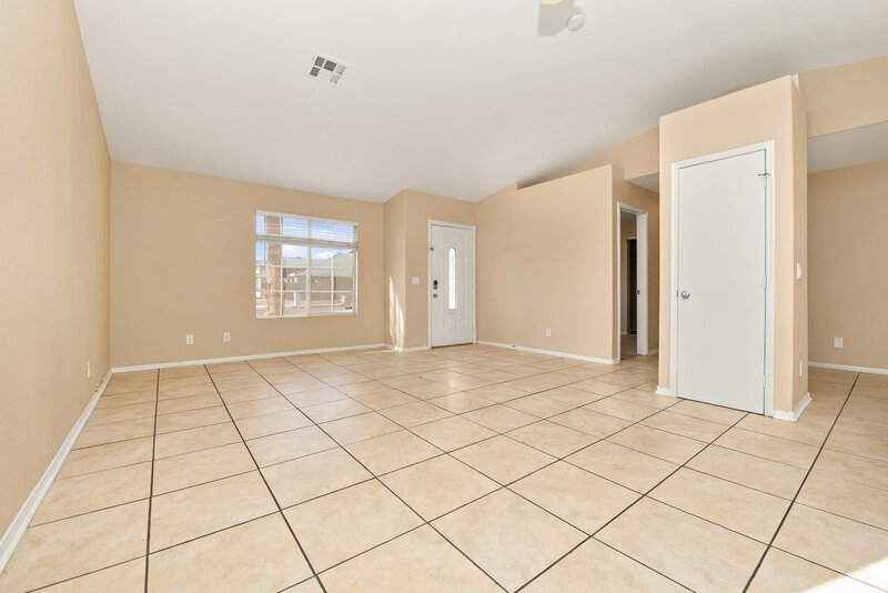 2,050/Mo, 4026 Red Coach Ave North Las Vegas, NV 89031 Living Room View 2