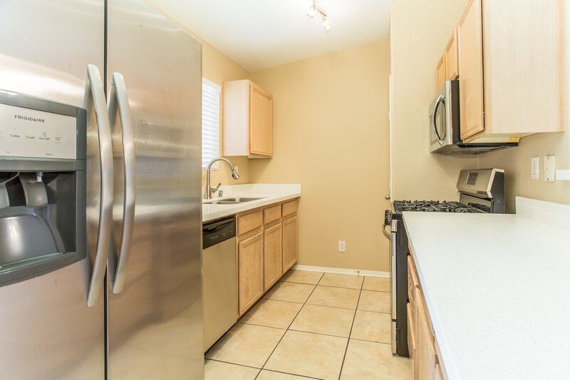 2,070/Mo, 4026 Red Coach Ave North Las Vegas, NV 89031 Kitchen View 2