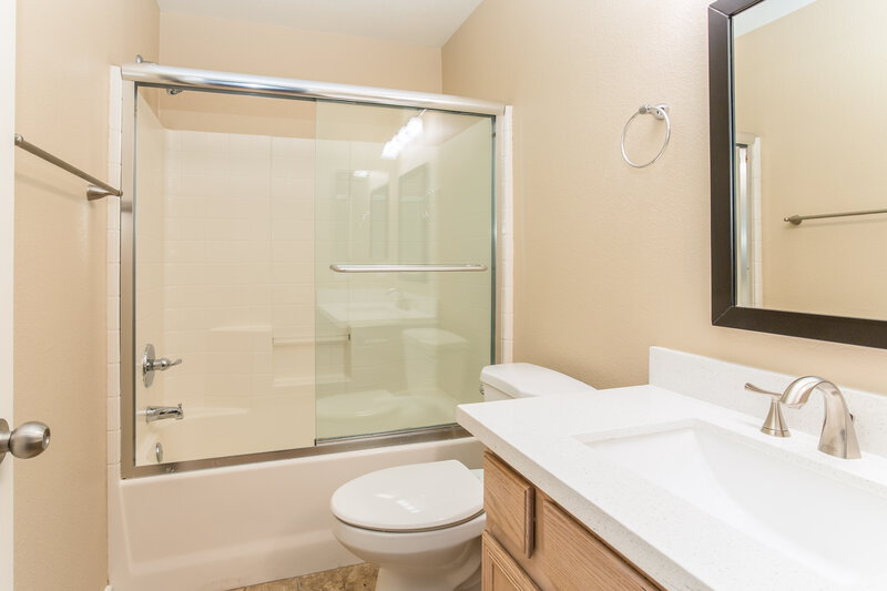 2,070/Mo, 4026 Red Coach Ave North Las Vegas, NV 89031 Master Bathroom View