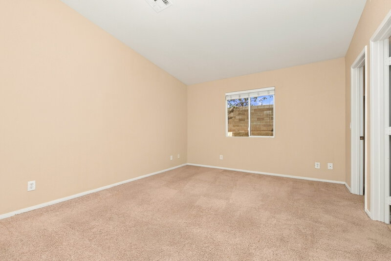 2,050/Mo, 4026 Red Coach Ave North Las Vegas, NV 89031 Primary Bedroom View 2