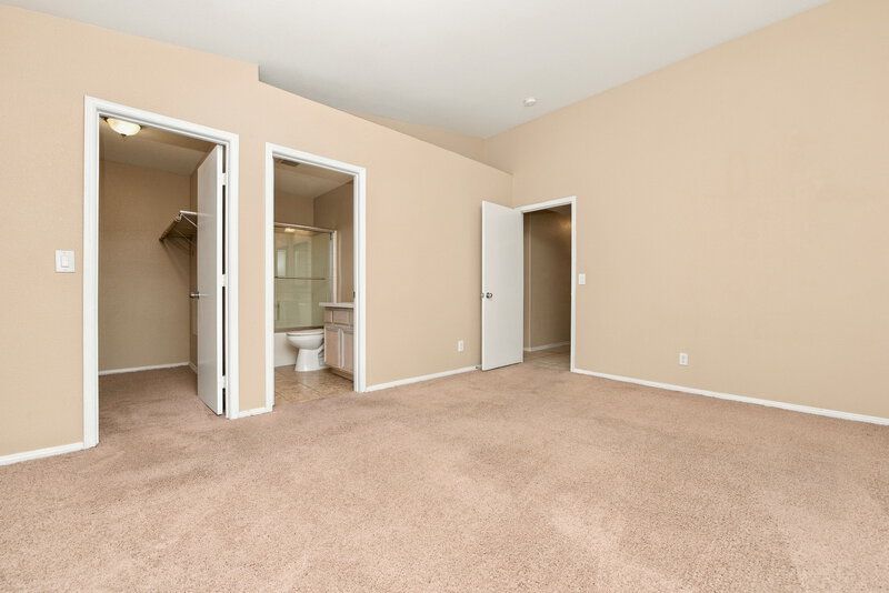 2,050/Mo, 4026 Red Coach Ave North Las Vegas, NV 89031 Primary Bedroom View 3