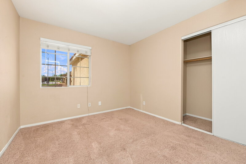 2,050/Mo, 4026 Red Coach Ave North Las Vegas, NV 89031 Bedroom View