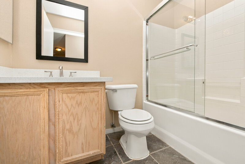 2,050/Mo, 4026 Red Coach Ave North Las Vegas, NV 89031 Bathroom View